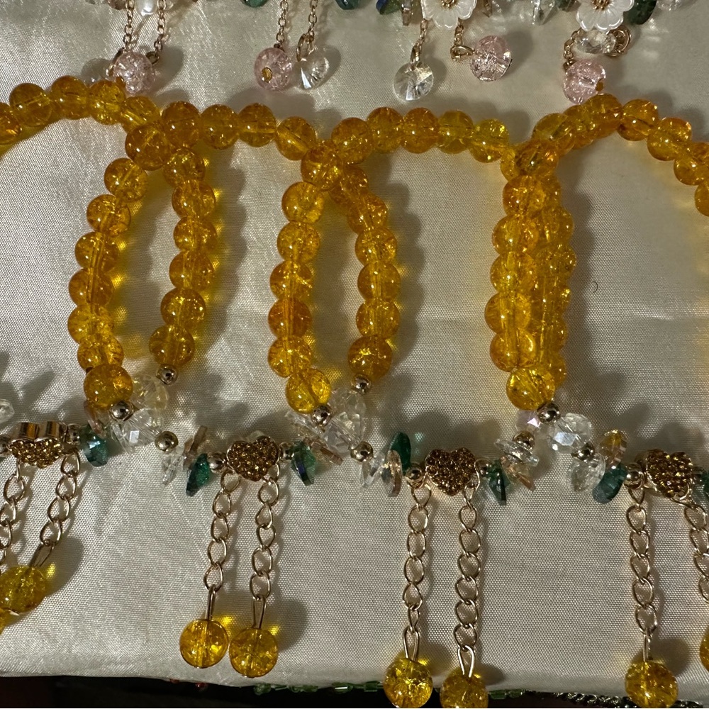 5/$15 Yellow and Pink Glass Bead Bracelets Set Mix and match any 5. - Picture 4 of 6